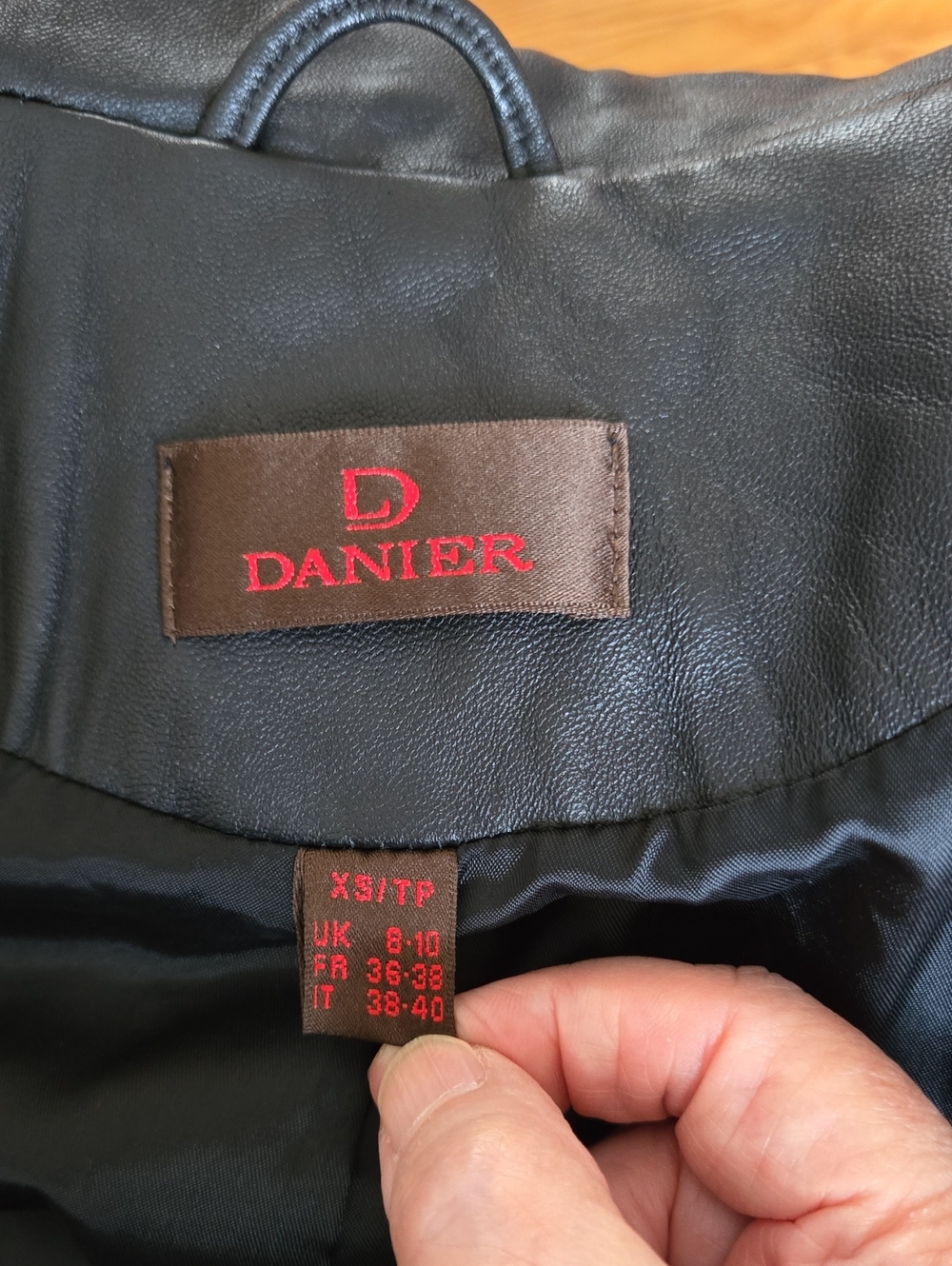 Danier Black Leather Jacket XS - Picture 5 of 11